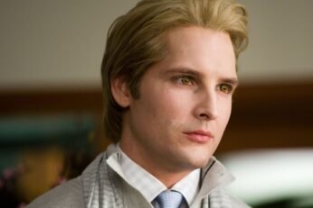 Peter Facinelli on Balancing Carlisle Cullen and Dr. Fitch Cooper — and the Chances of a Nurse Jackie Return Peter Facinelli on Balancing Carlisle Cullen and Dr. Fitch Cooper — and the Chances of a Nurse Jackie Return