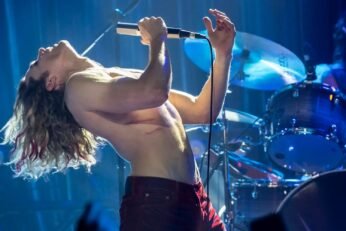 The Vampire Lestat Reinvents Lestat as a Glam-Rock Icon — Hear the Bowie-Tinged Single “Long Face” The Vampire Lestat Reinvents Lestat as a Glam-Rock Icon — Hear the Bowie-Tinged Single “Long Face”