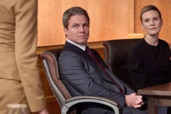 Stephen Amell Cast as Hobie Buchannon in Fox’s Baywatch Reboot — What We Know